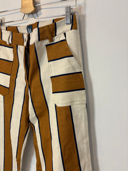 ZÚA. Pantalón rayas pata ancha