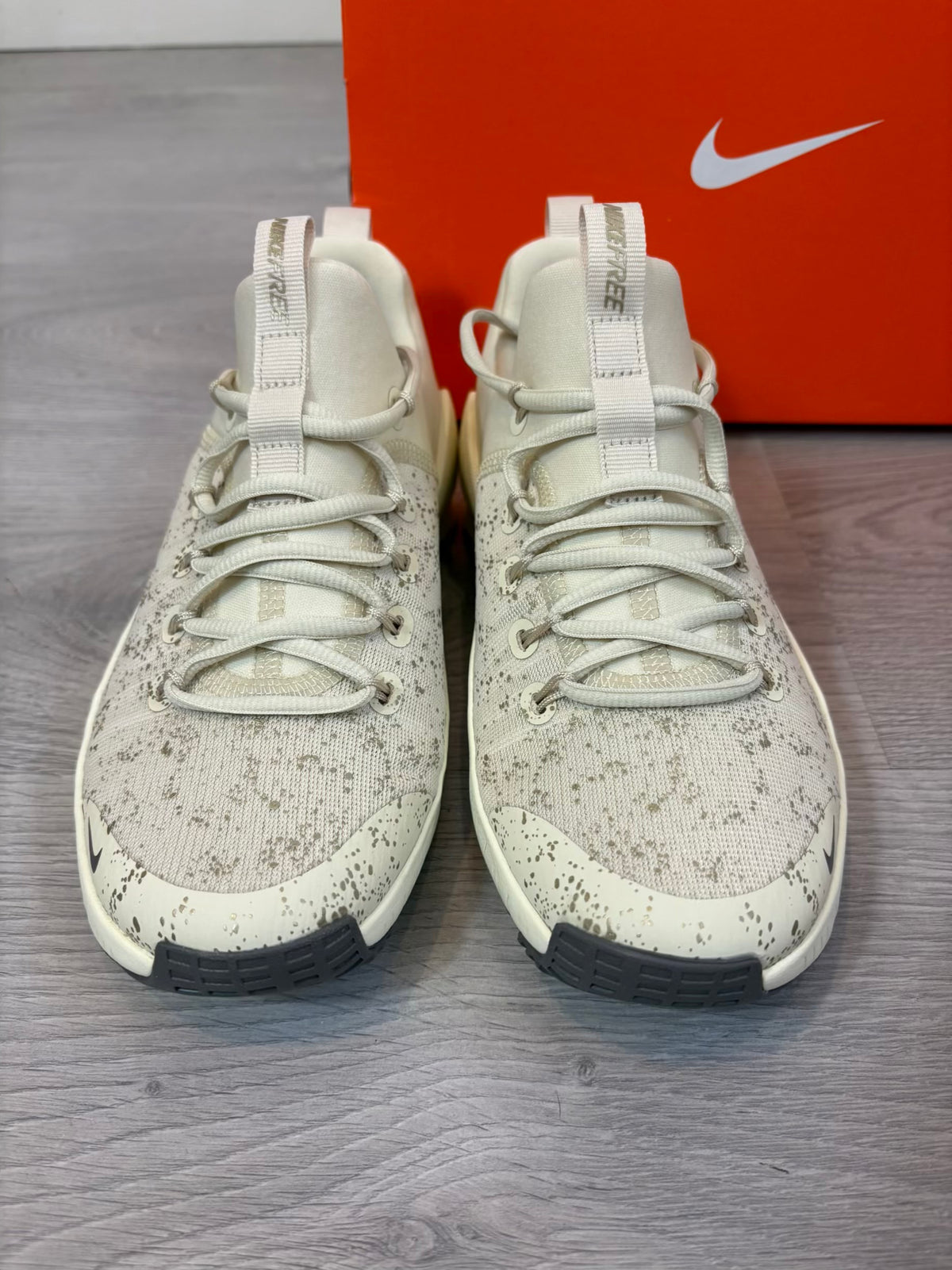 NIKE. Zapatillas depotivas en beige. T 38