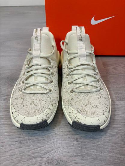 NIKE. Zapatillas depotivas en beige. T 38