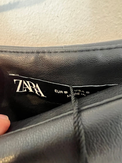 ZARA. falda/pantalón efecto piel T.s