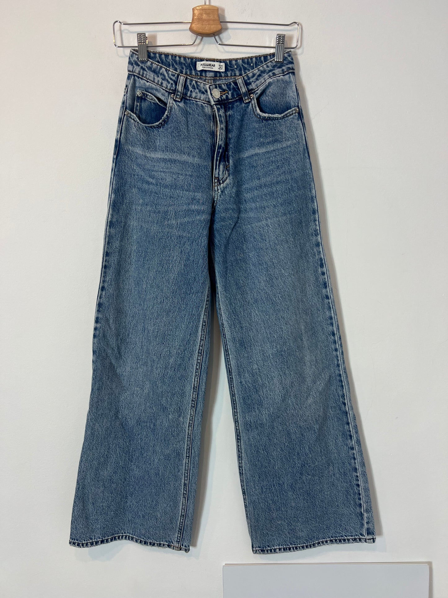 PULL&amp;BEAR. Light denim, wide leg. Size 32