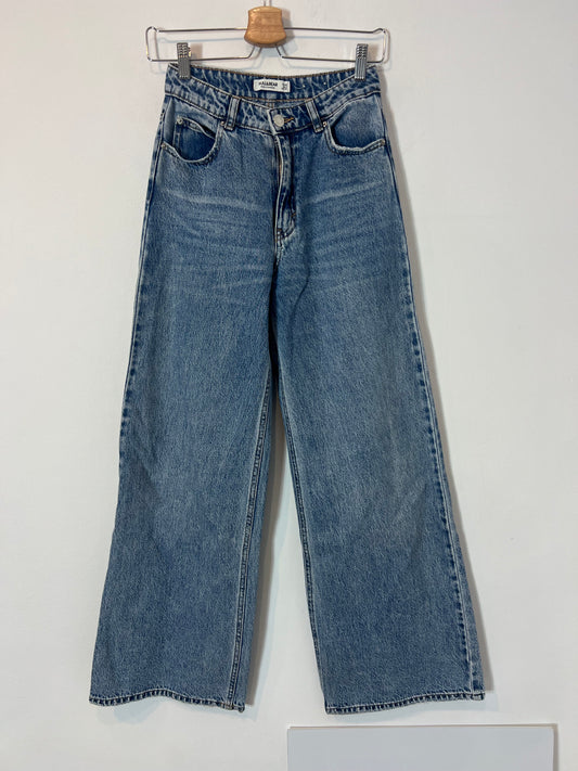 PULL&BEAR. Denim claro pata ancha. T 32