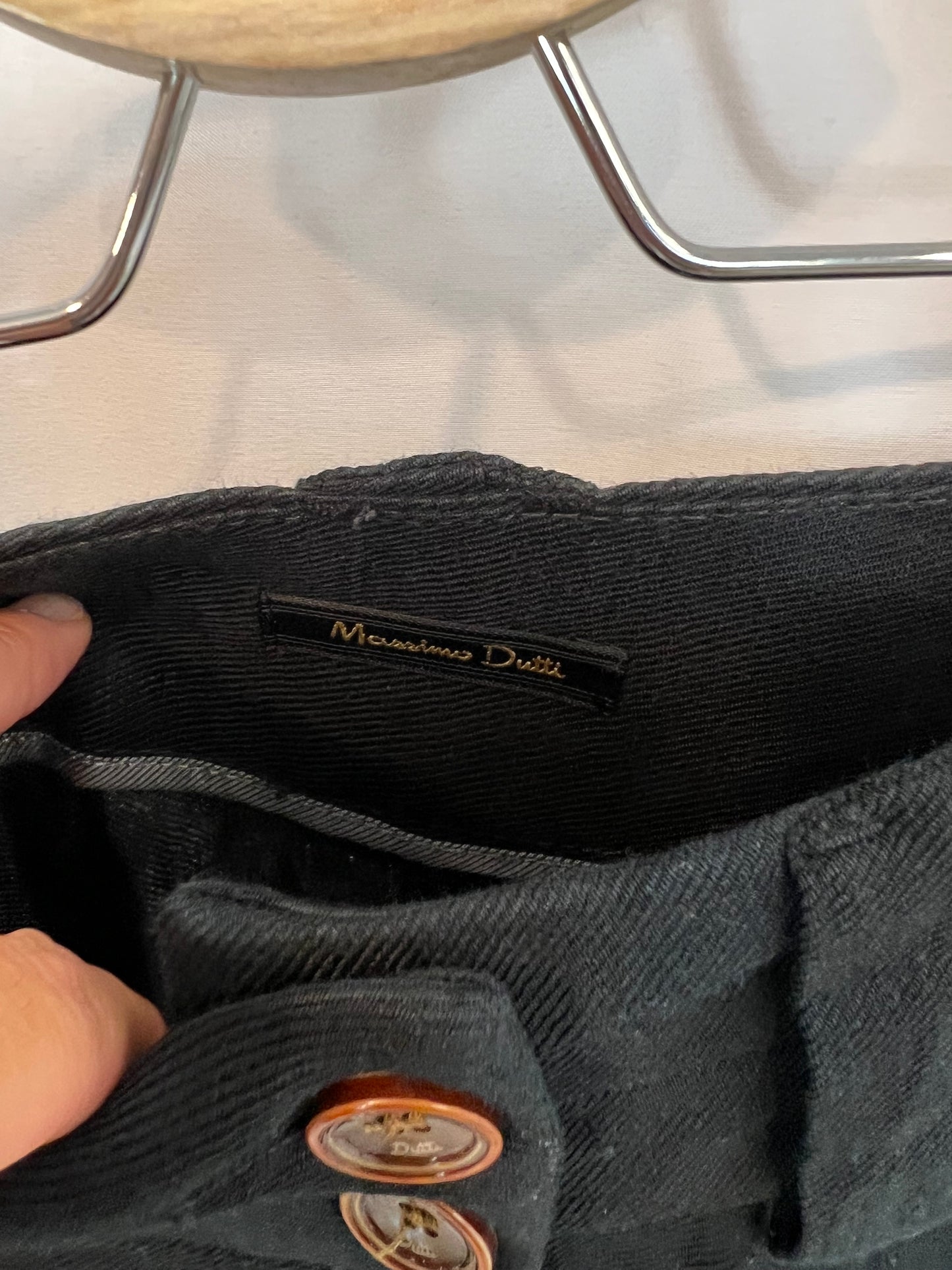 MASSIMO DUTTI. Blue buttoned midi skirt. T 34