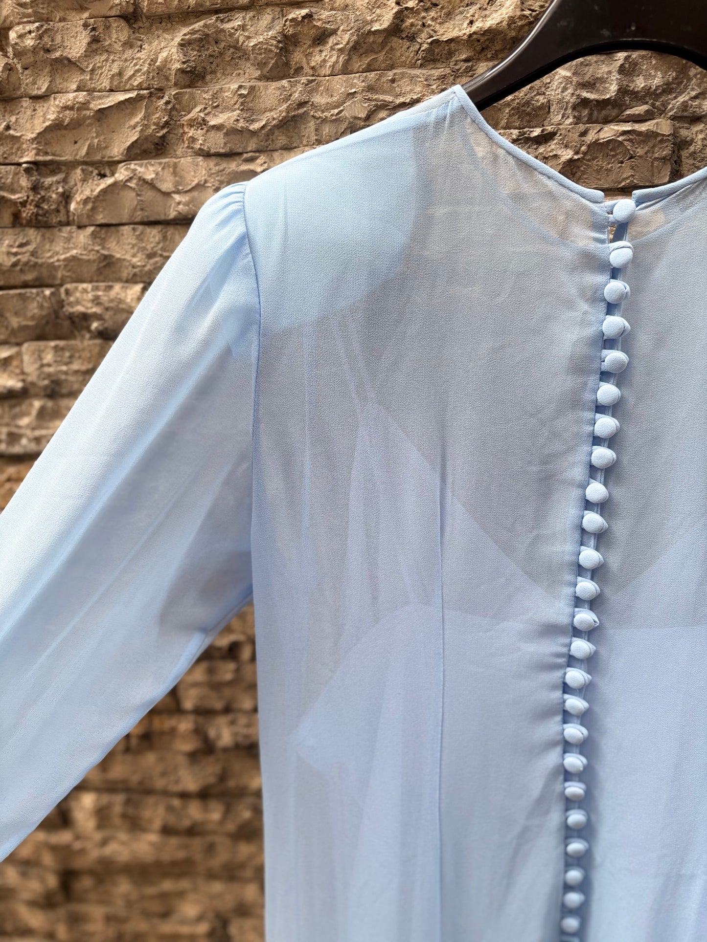 ANDION. Vestido azul claro gasa
