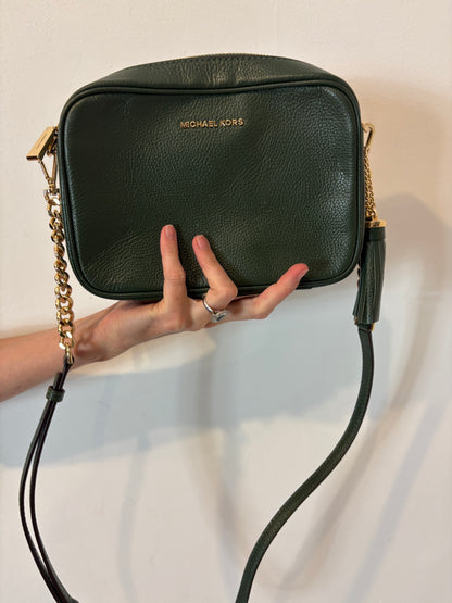 MICHAEL KORS. Bolso piel verde bandolera