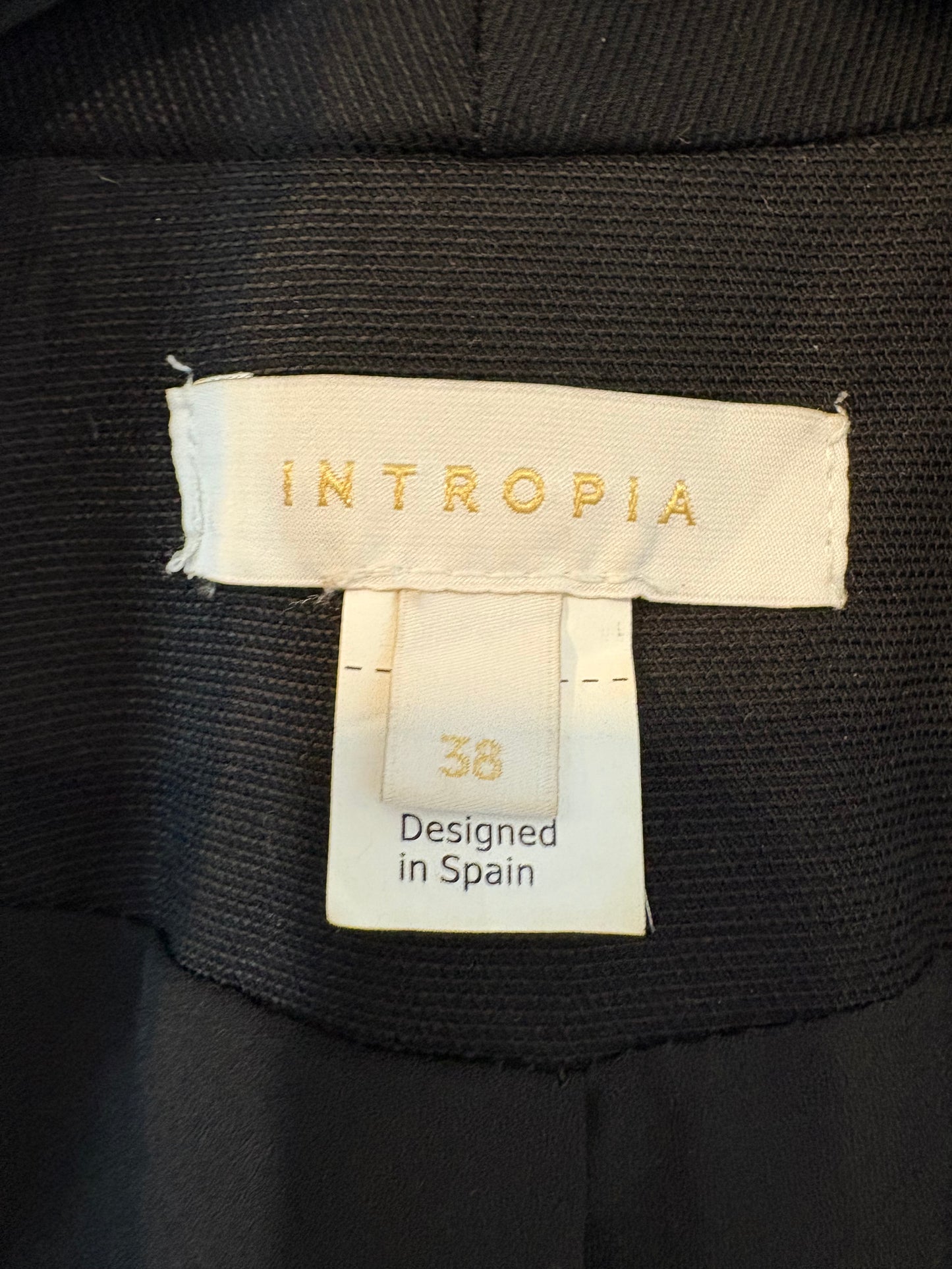 INTROPIA. Blazer negra solapa