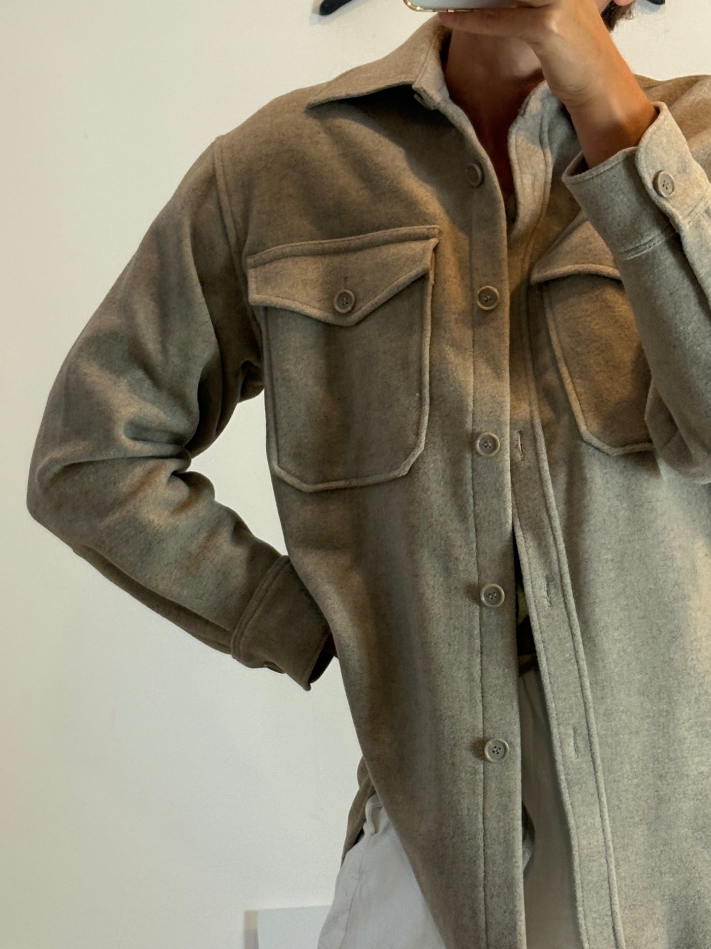 ARKET. Sobrecamisa lana bolsillos. T 36