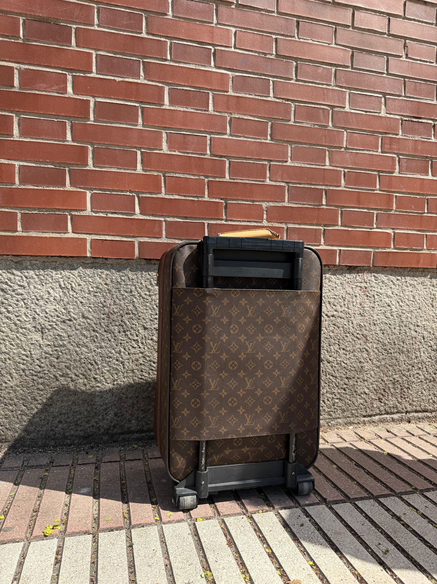 LOUIS VUITTON. Maleta viaje vintage