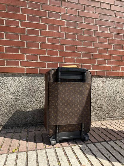 LOUIS VUITTON. Maleta viaje vintage
