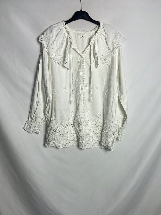 TASTE THE LIFE. Blusa blanca troquelada. T M/L