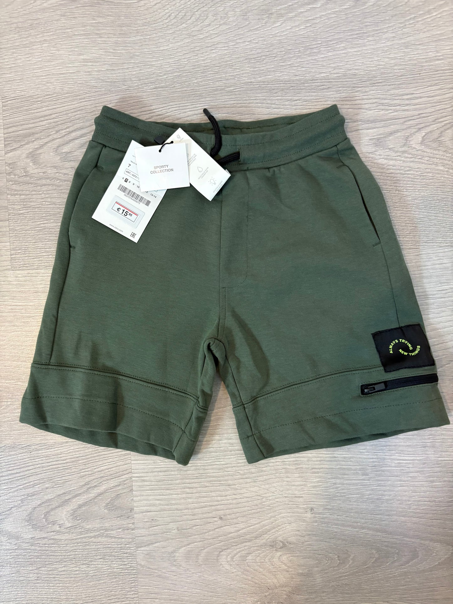 ZARA. Green plush Bermuda shorts. Size 7 years