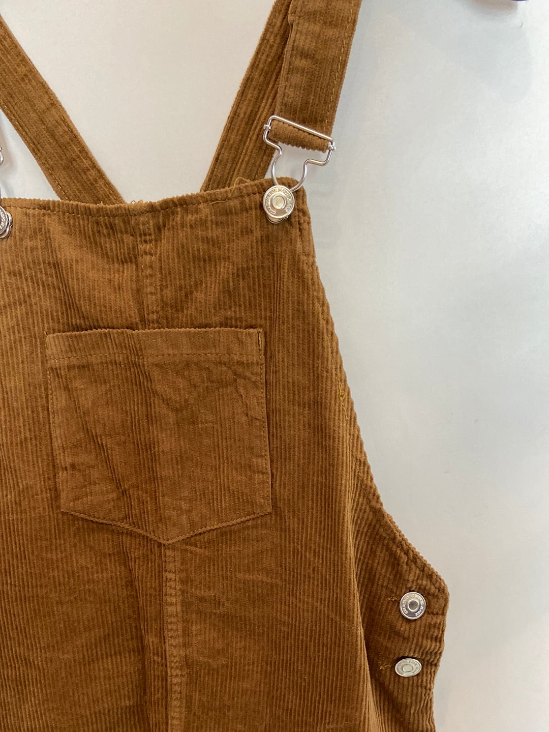 BERSHKA. Peto marrón corto pana. T.34