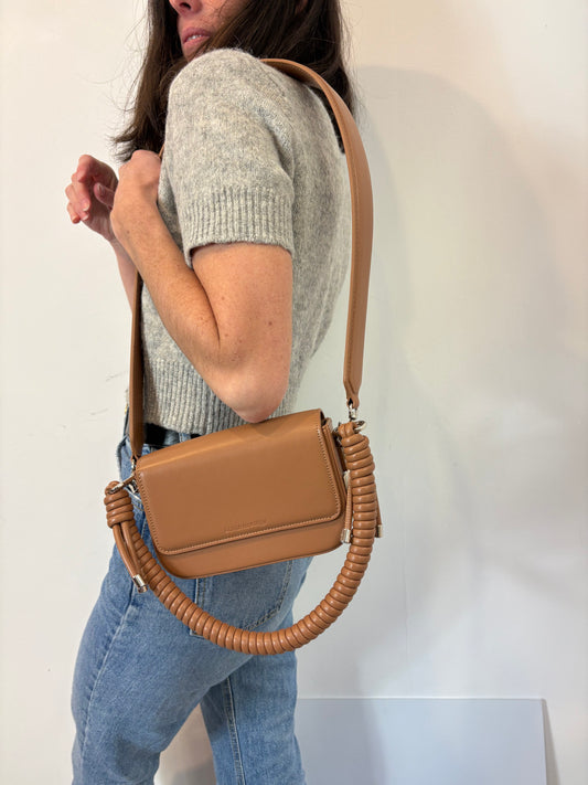 OLIVIA MAREQUE. Bolso con doble asa