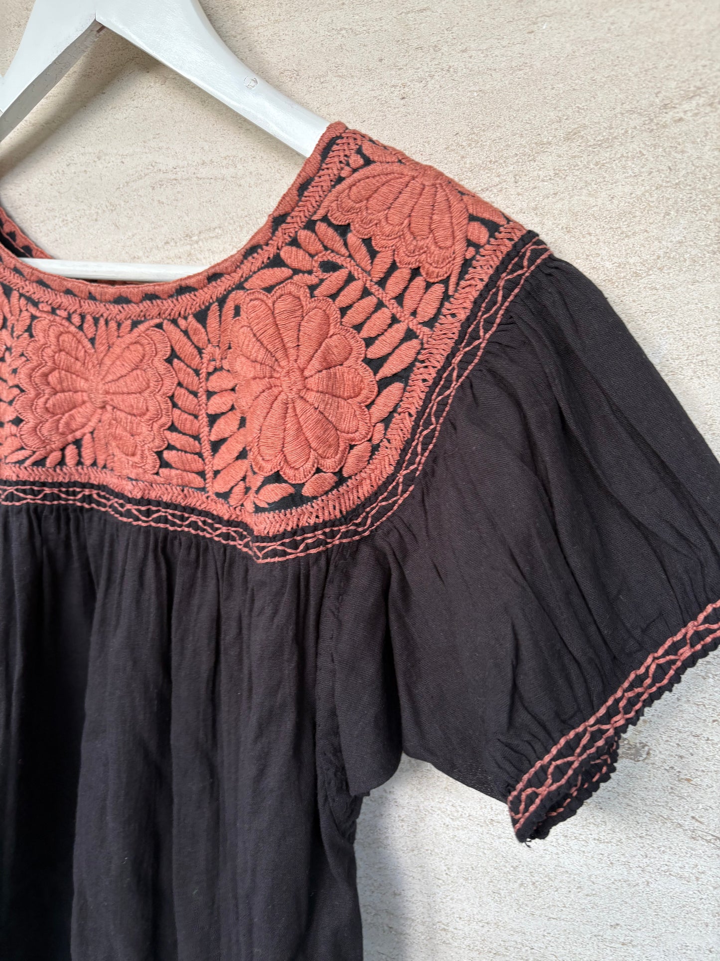 OTHERS. Black embroidered blouse. TS/M