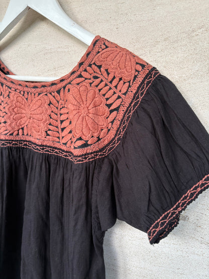 OTHERS. Black embroidered blouse. TS/M