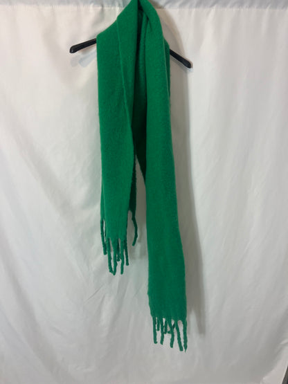 PULL&BEAR. Bufanda verde