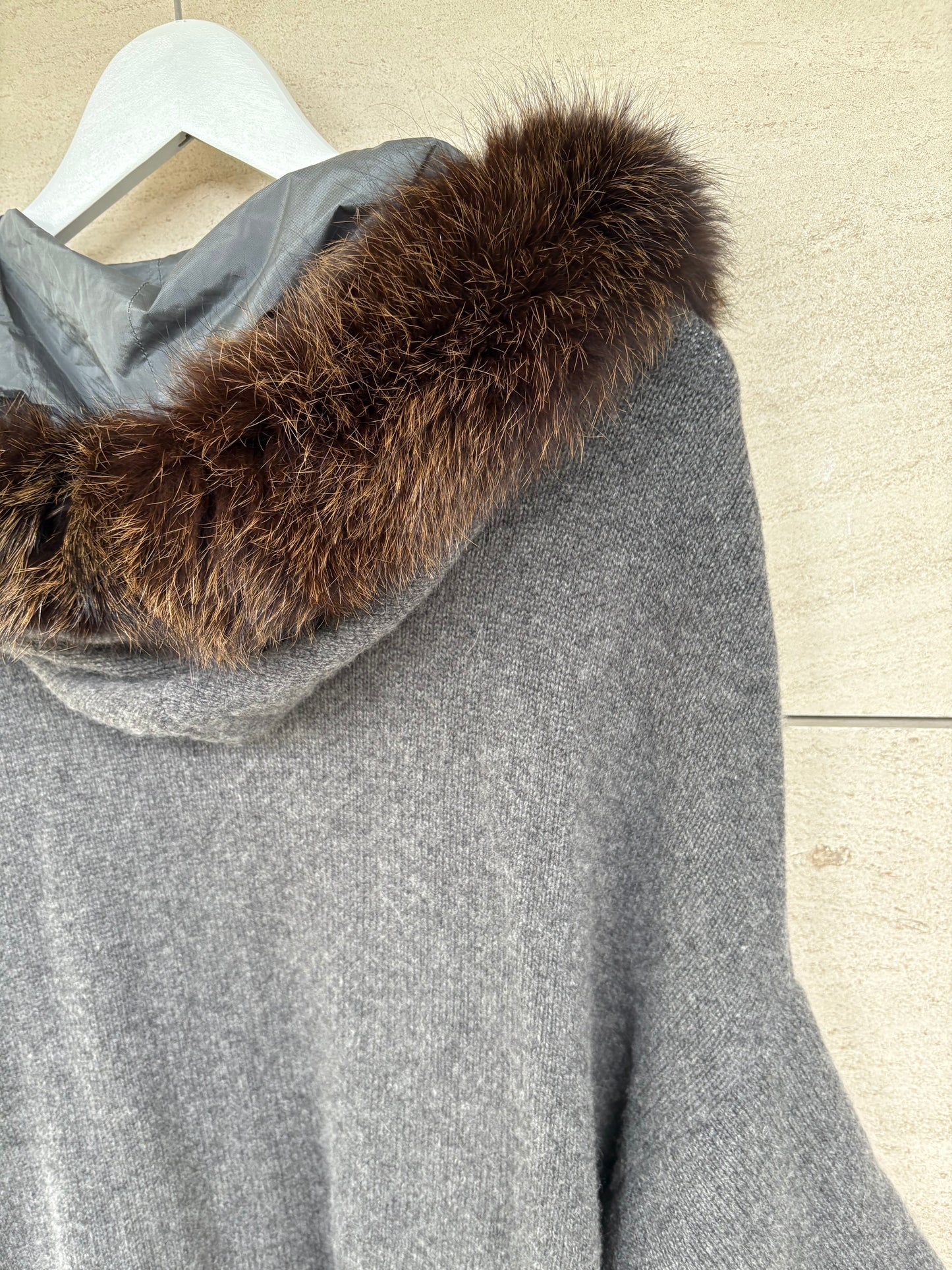 BRUNELLO CUCINELLI. Chaqueta cashmere gris