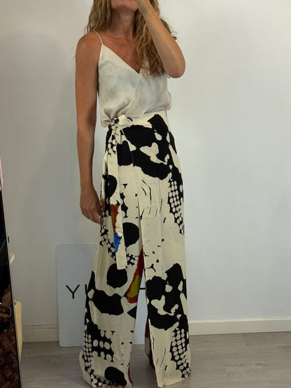 ZARA. Pantalón estampado efecto falda