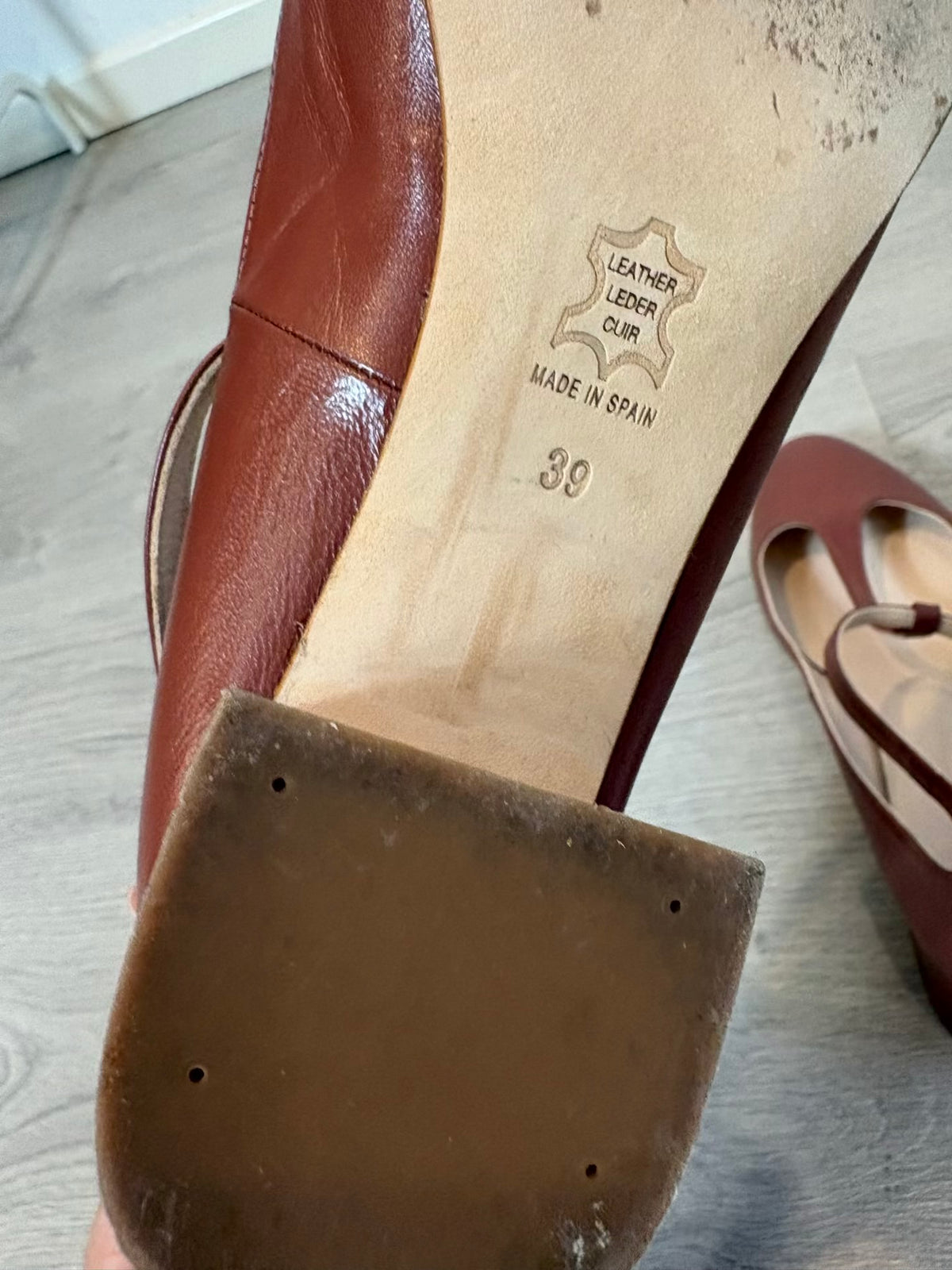 PATSY. Zapato de tacón en piel rosa oscuro. T 39