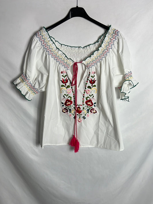OTRAS. Blusa blanca bordados. T s/m