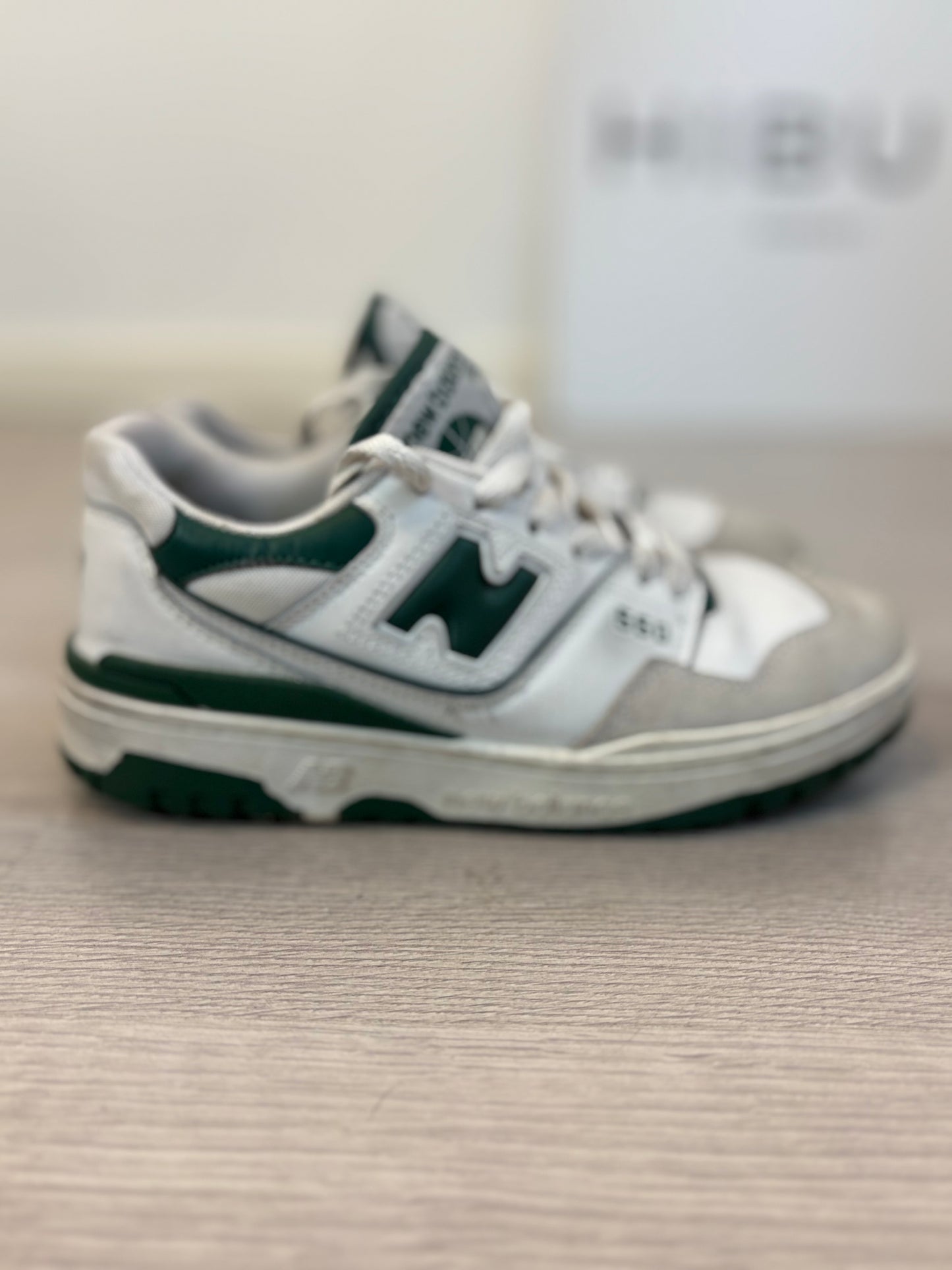 NEW BALANCE 550. Zapatillas blanca detalles verde