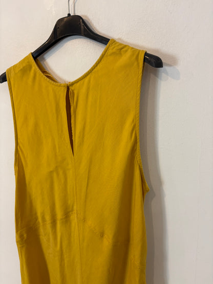SFERA. Vestido largo mostaza fluido