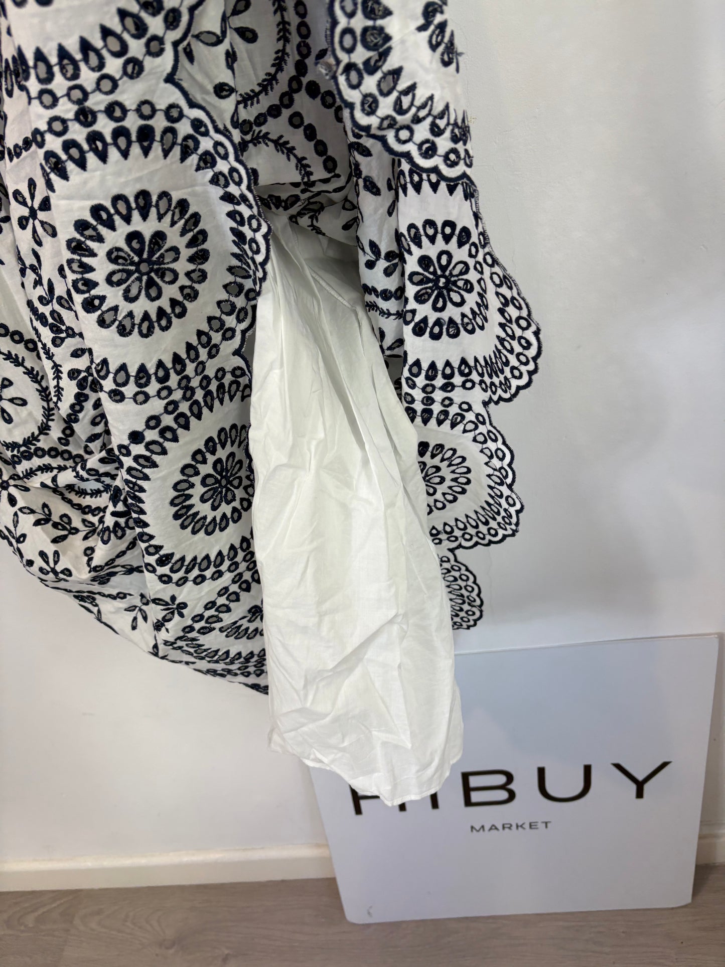 ZARA. Vestido midi blanco bordados