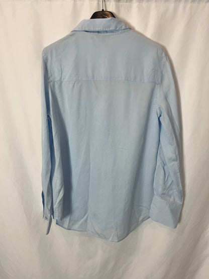 MASSIMO DUTTI. Blusa fluida azul claro. T 36