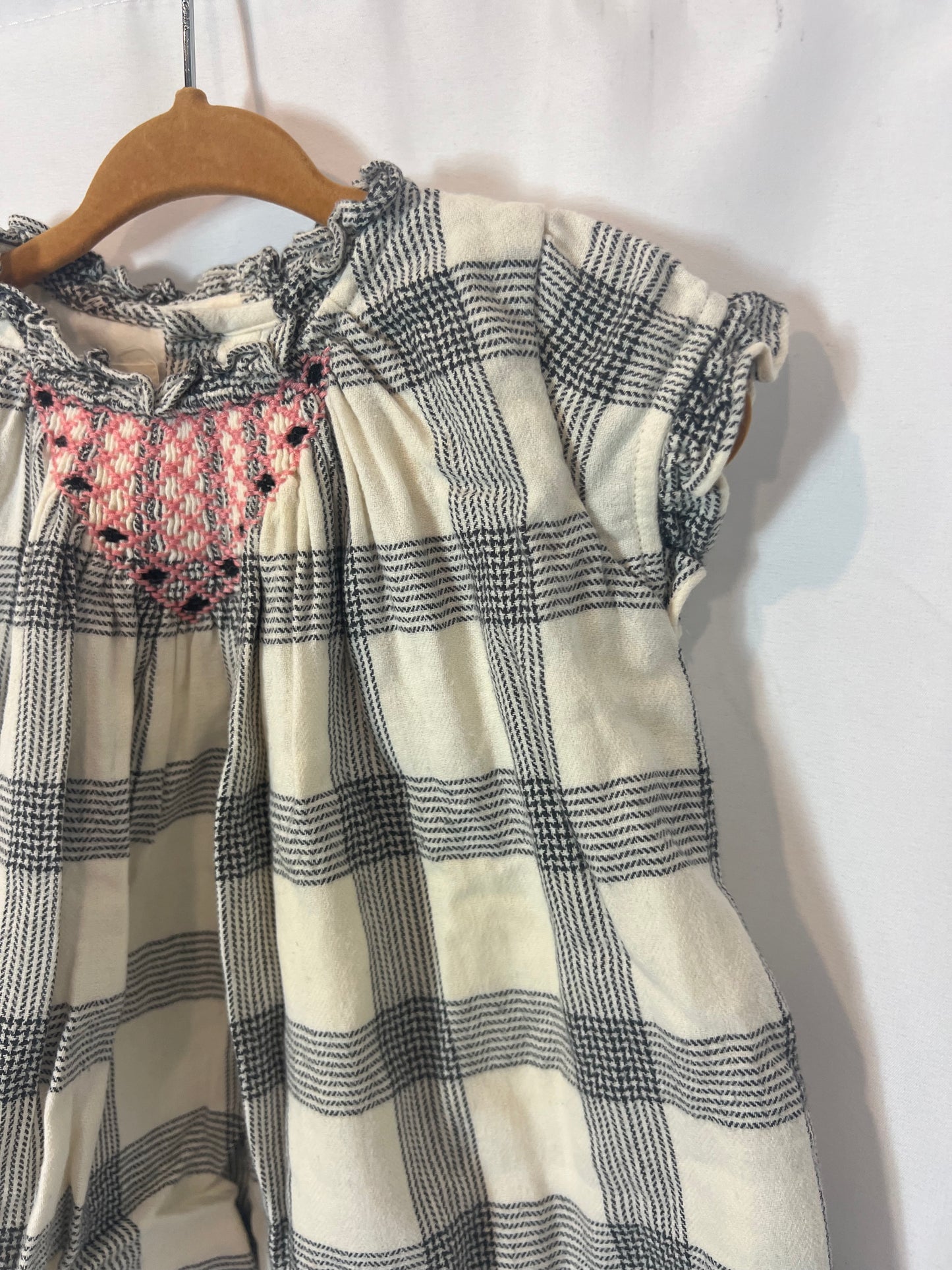 GOCCO. Jesusito  cuadros y nido de abeja. T 6-9 meses