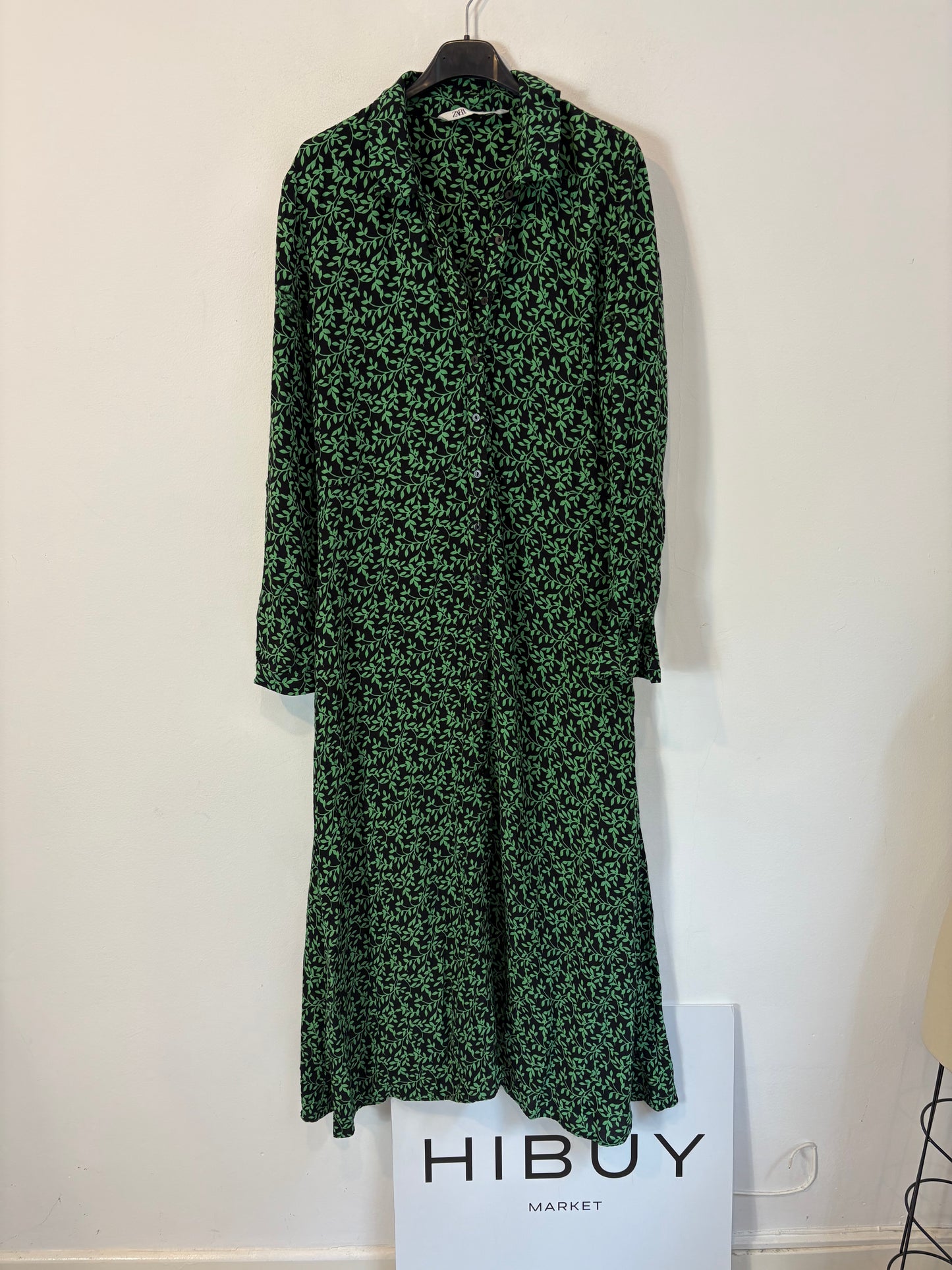 ZARA. Vestido largo camisero estampado verdes