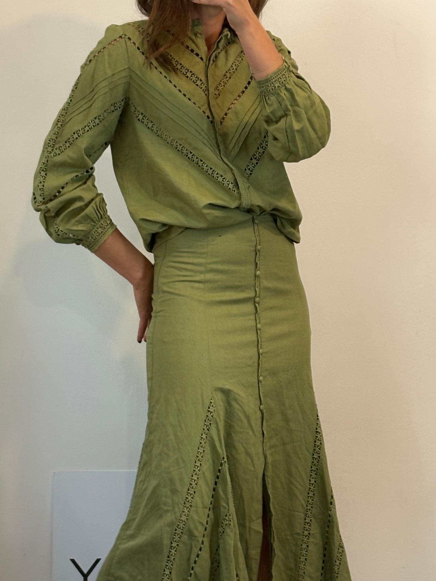 SÉZANE. Falda verde troquelada. T 36