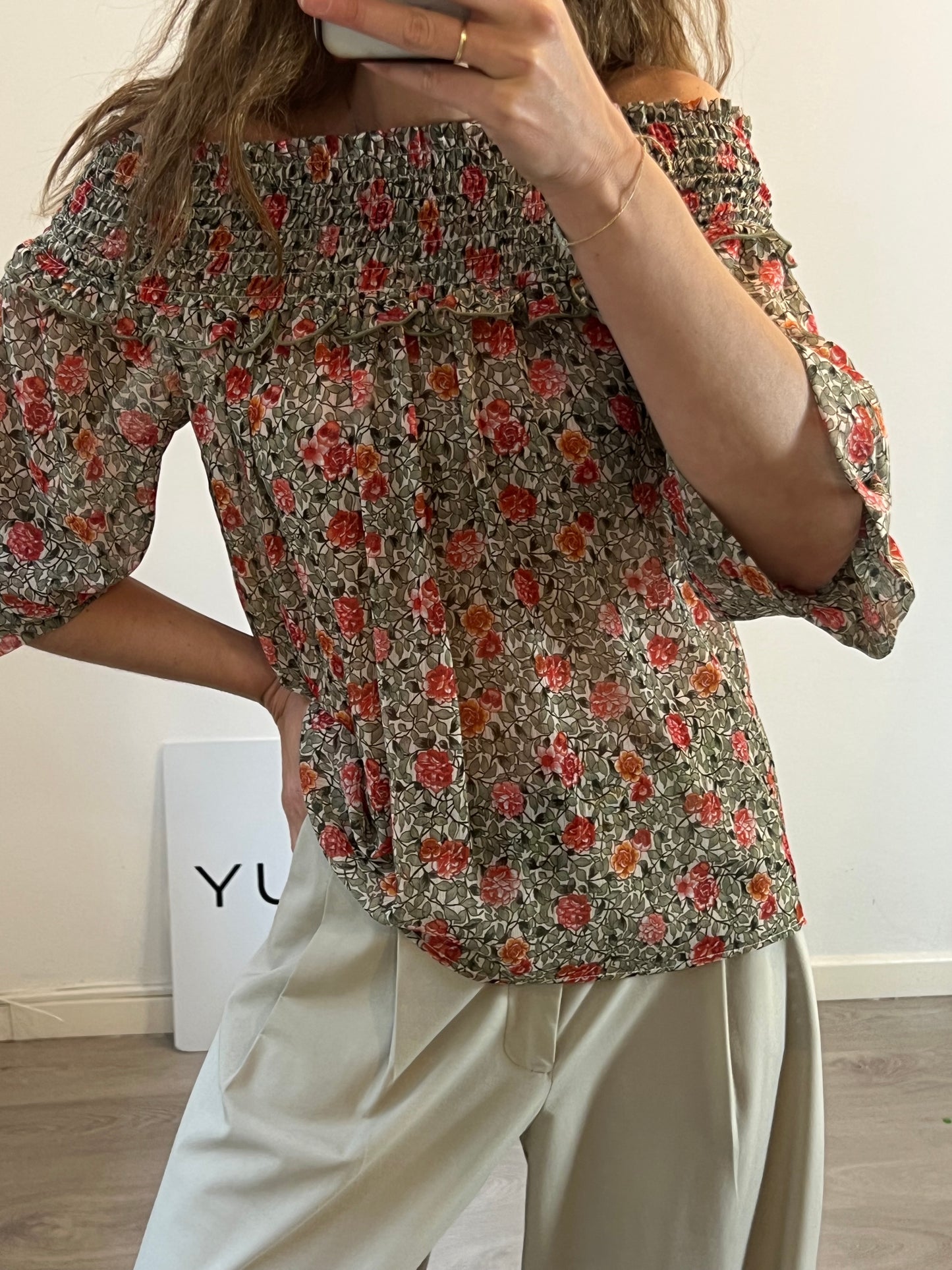 VP COLLECTION. Blusa flores escote nido de abeja. T XS (S)