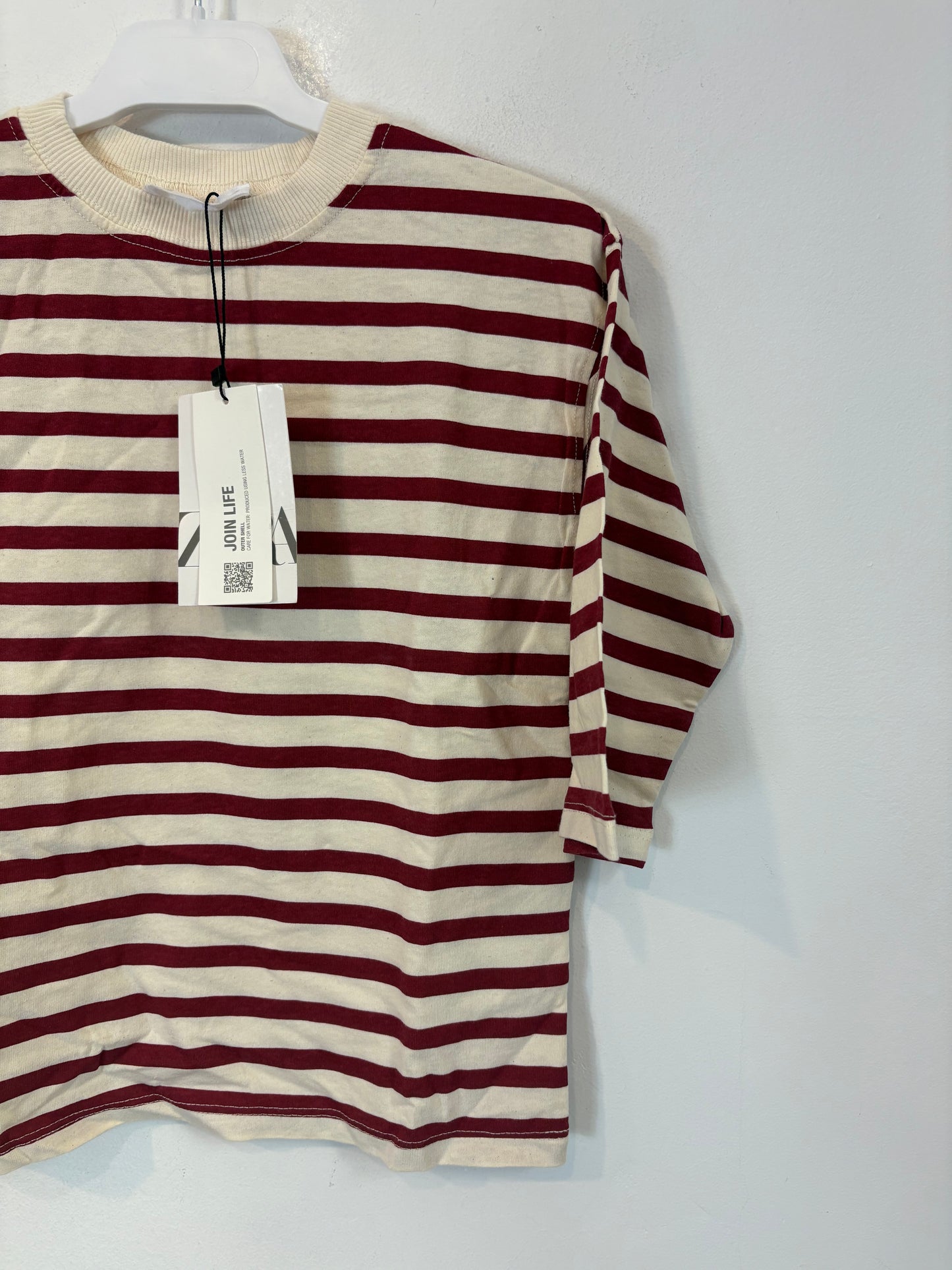 ZARA. Camiseta rayas burdeos. T 7 años