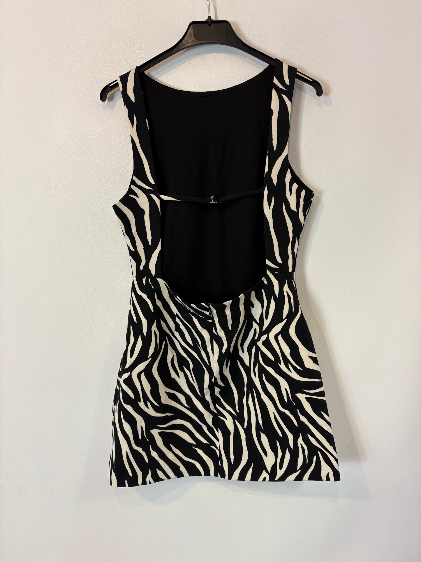 ZARA. Vestido bicolor espalda al aire