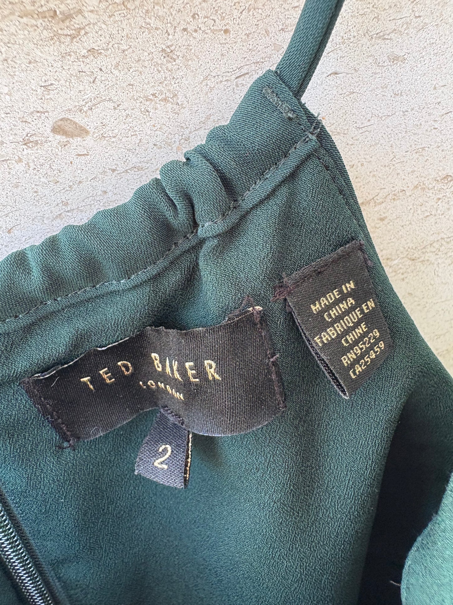 TED BAKER. Mono verde largo fluido