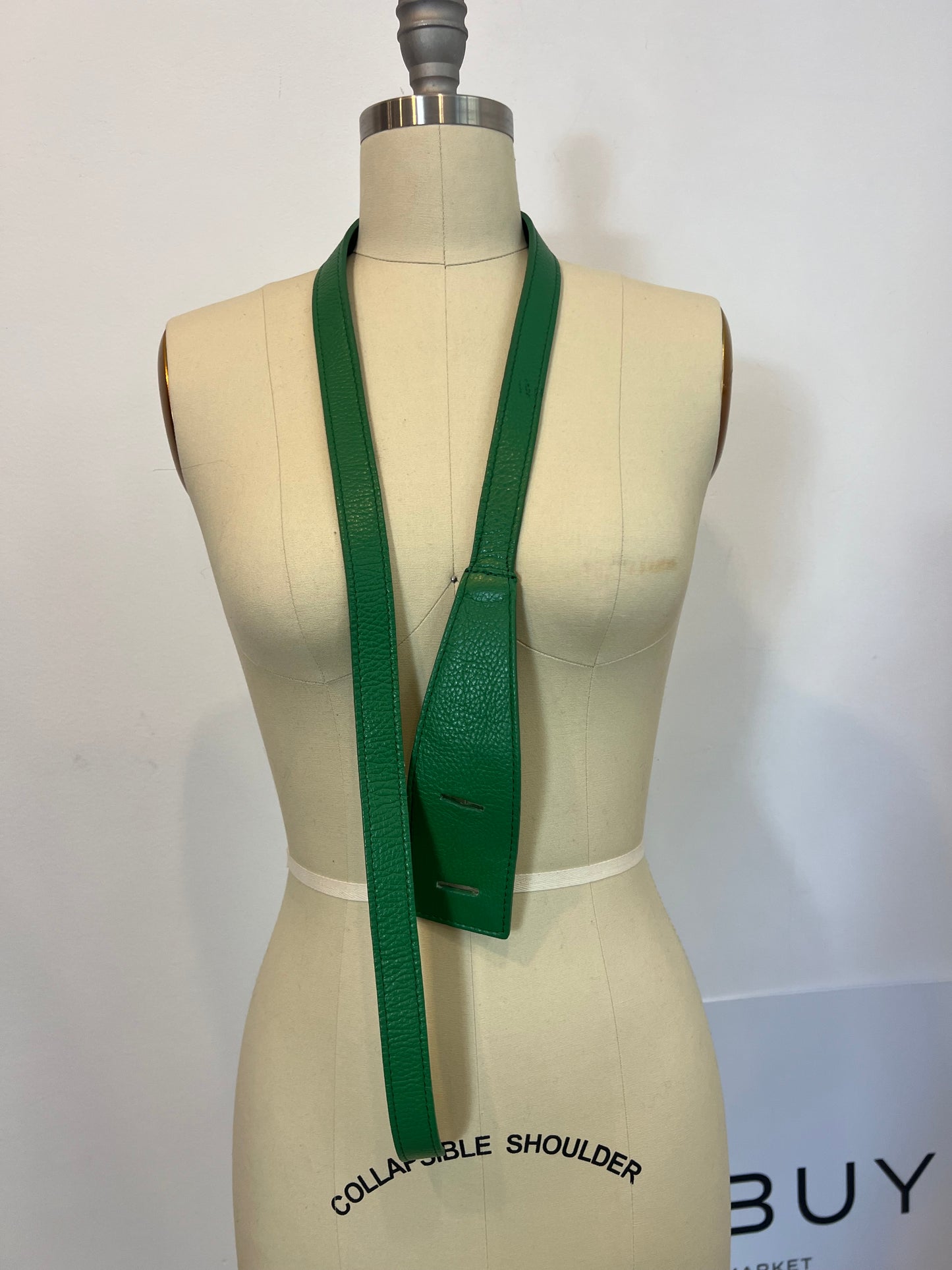 OTRAS. Cinturón verde ajustable