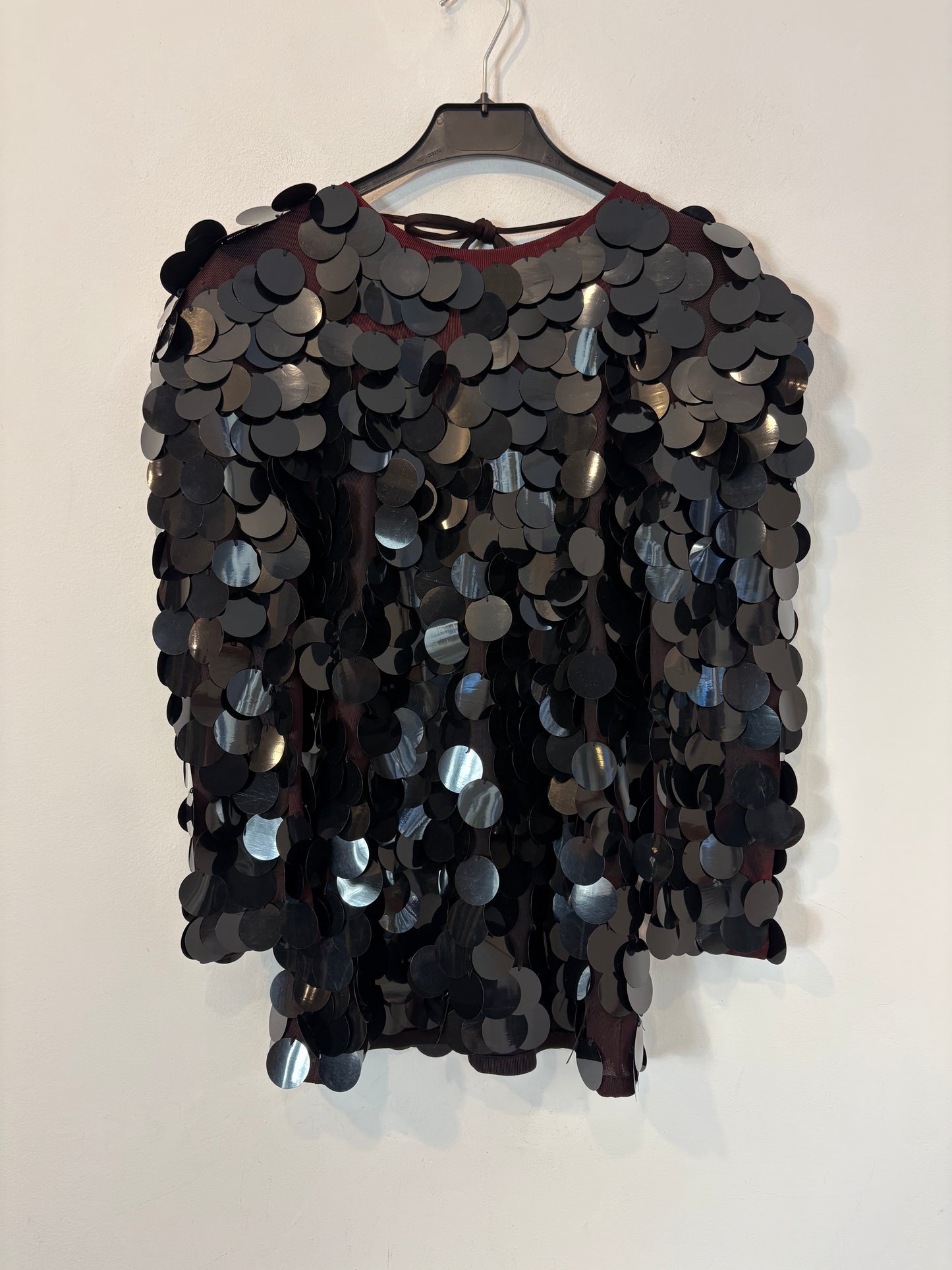 OTRAS. Top lentejuelas maxi