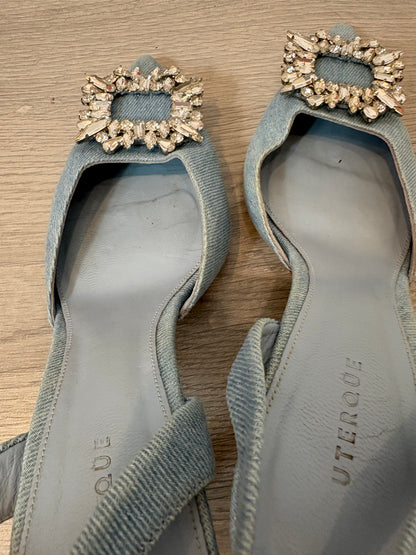 UTERQUE. Sandalia denim broche. T 38