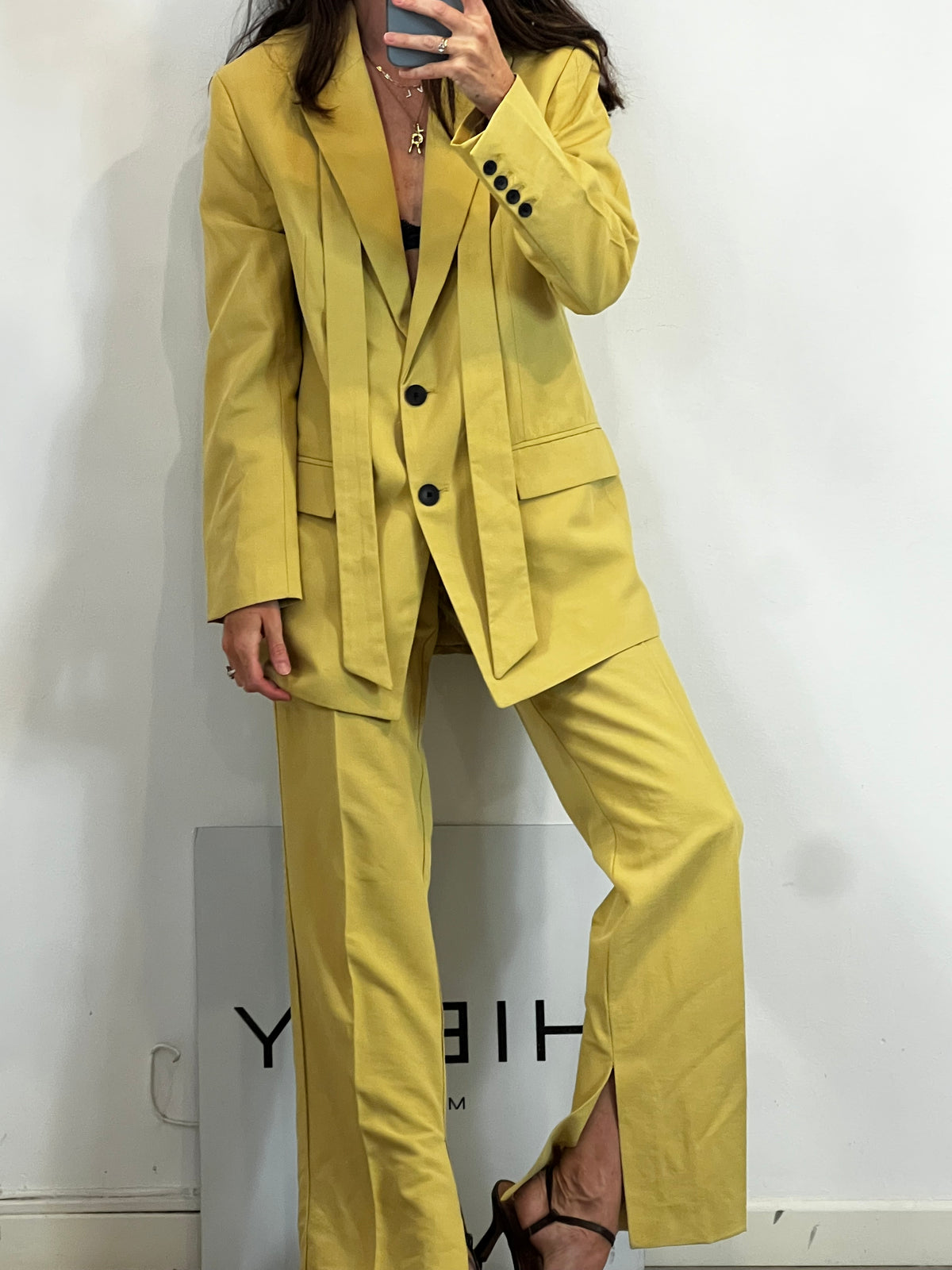 ZARA. Traje de chaqueta en tono pastel lazada