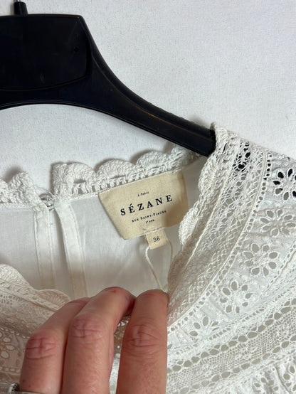 SÉZANE. Blusa blanca trioquelada. T 36