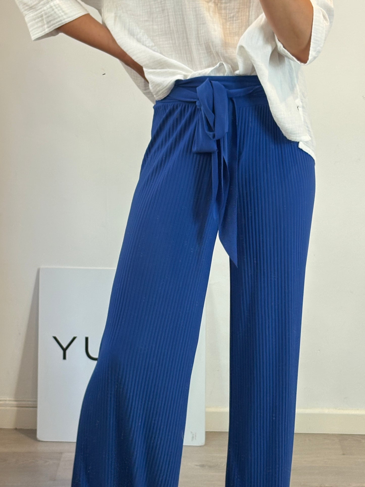 Pantalón azul klein fluido