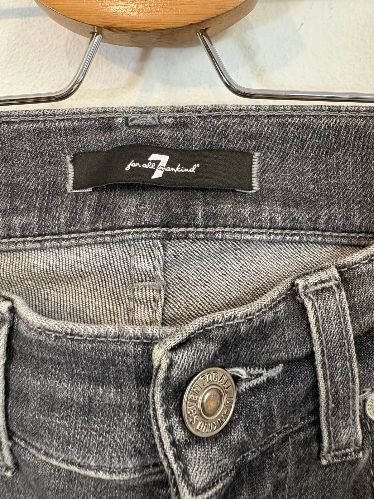 FOR ALL 7 MANKIND. Denim gris ligeramente acampanado