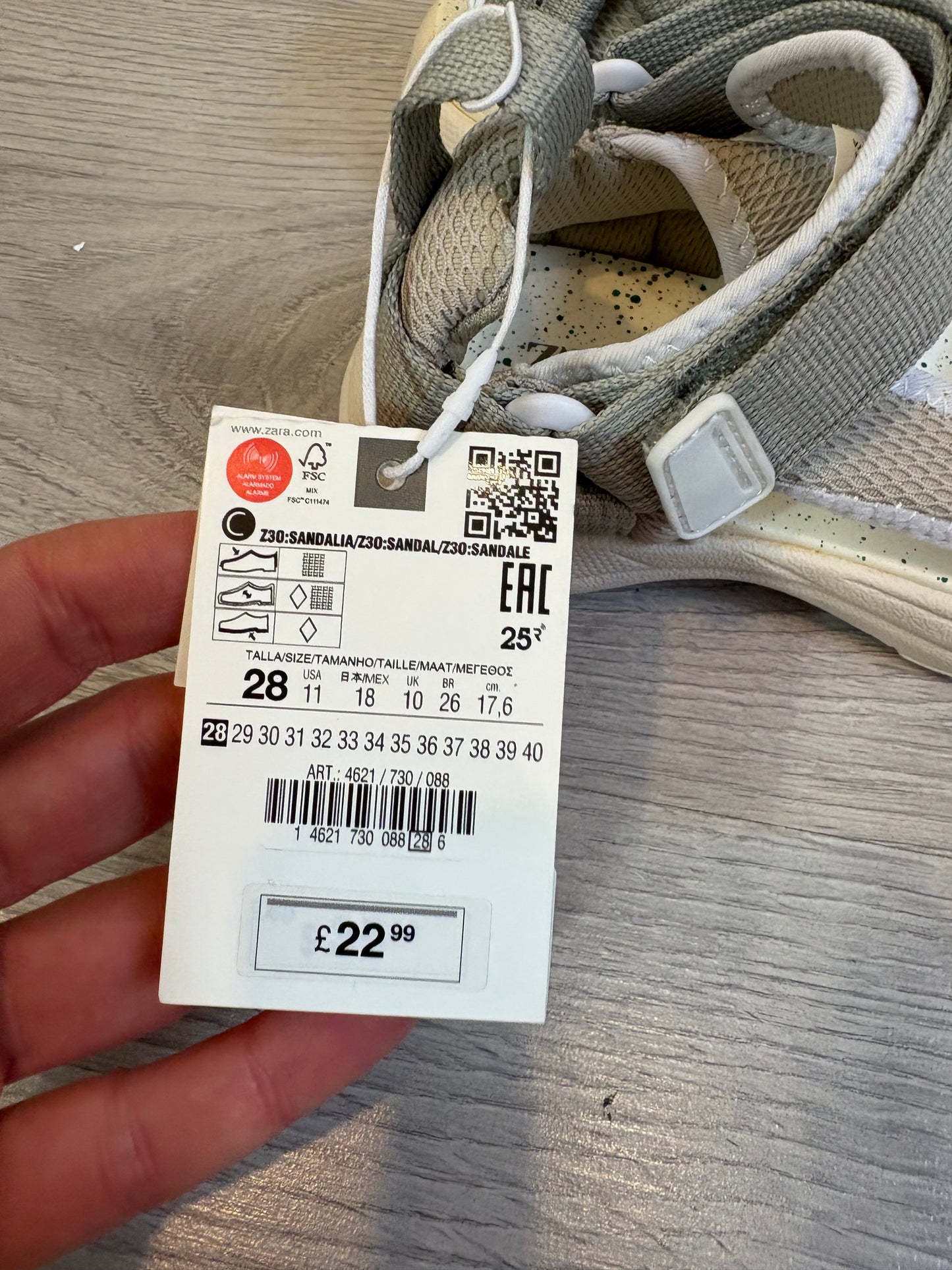 ZARA. Zapatillas velcro suela goma. T 28