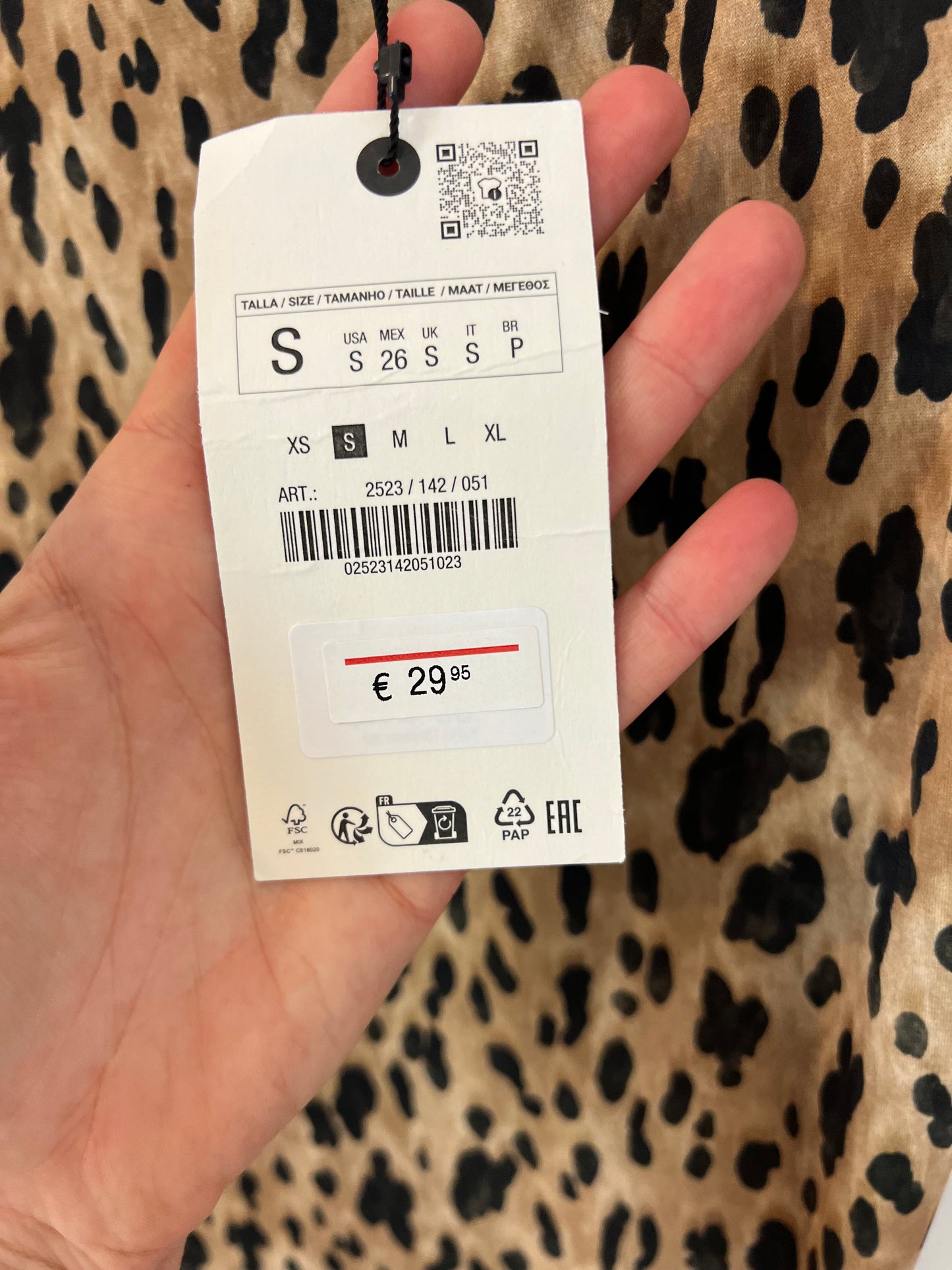 ZARA. Vestido corto  animal print hombreras.. T S