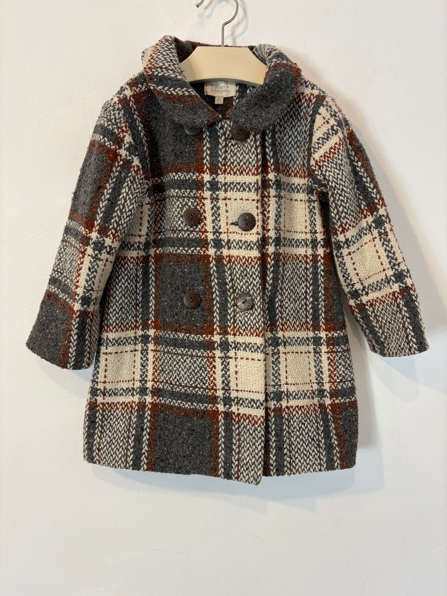 BONNET A POMPÓN . Abrigo cuadros con lana