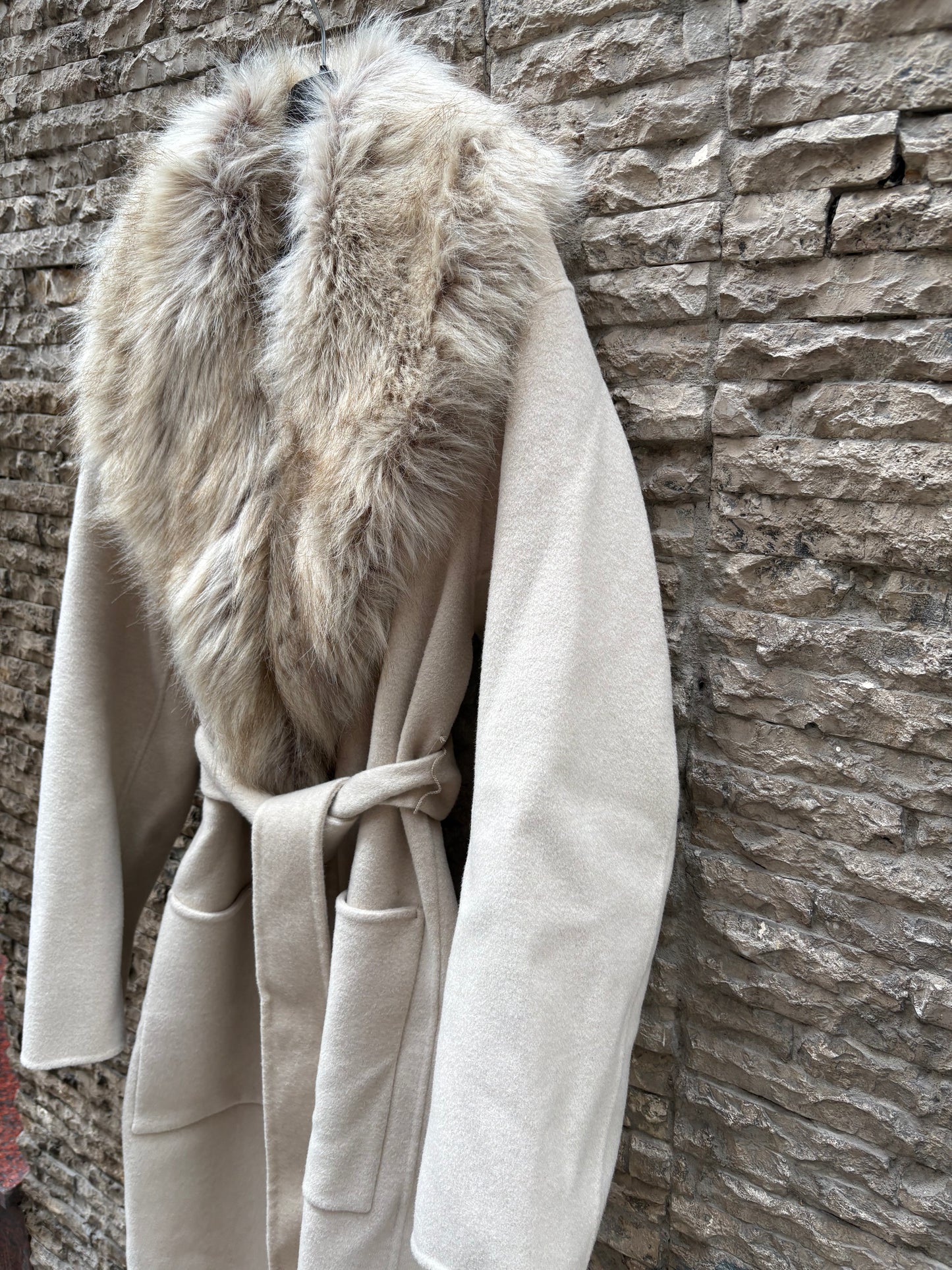 ZARA. Abrigo con lana solapa