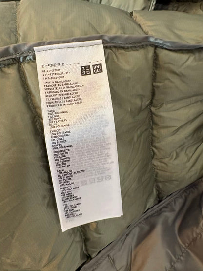 UNIQLO. Chaqueta verde claro ultraligera