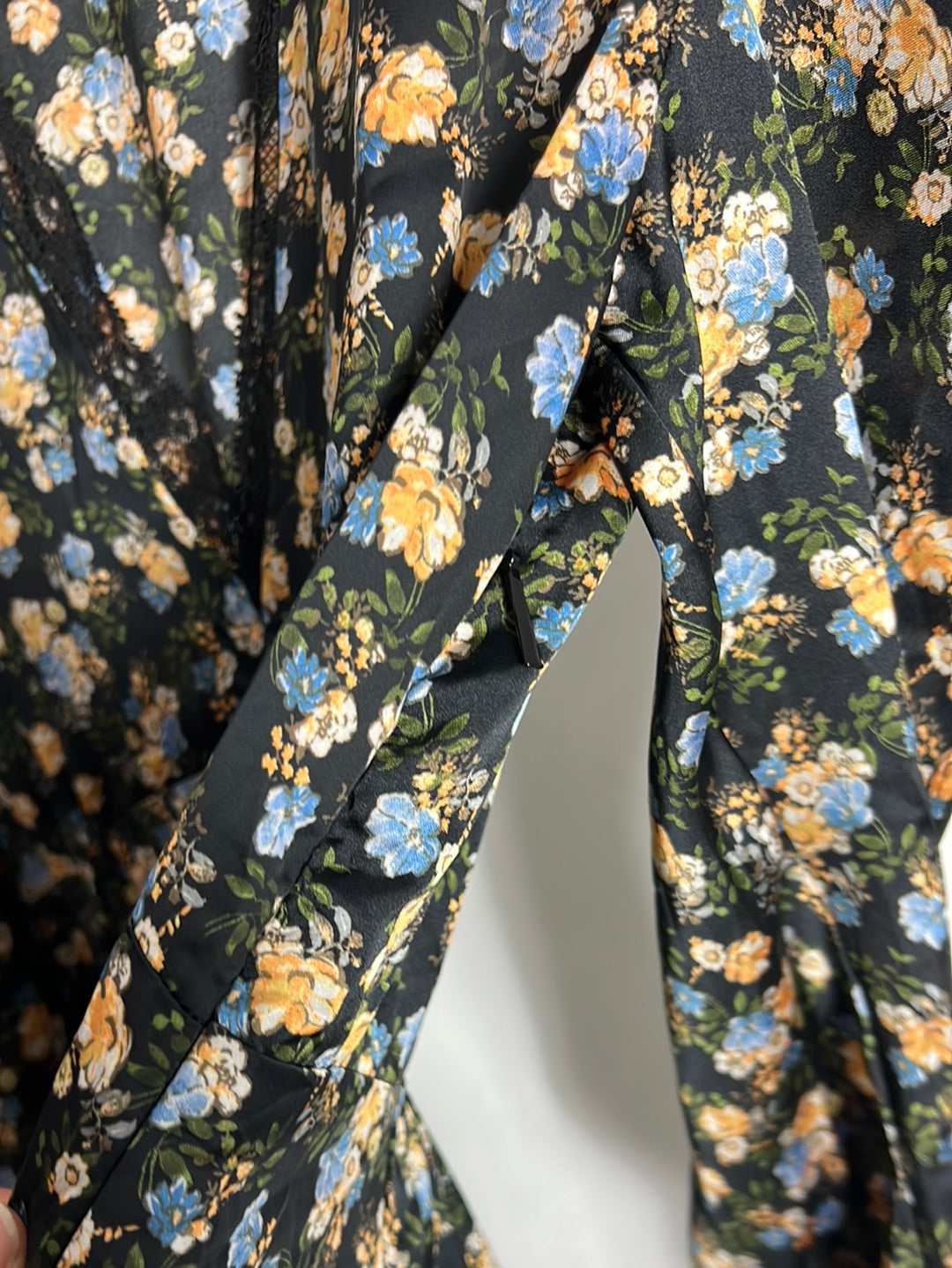 MANGO. Vestido midi detalle mangas y encaje . T S