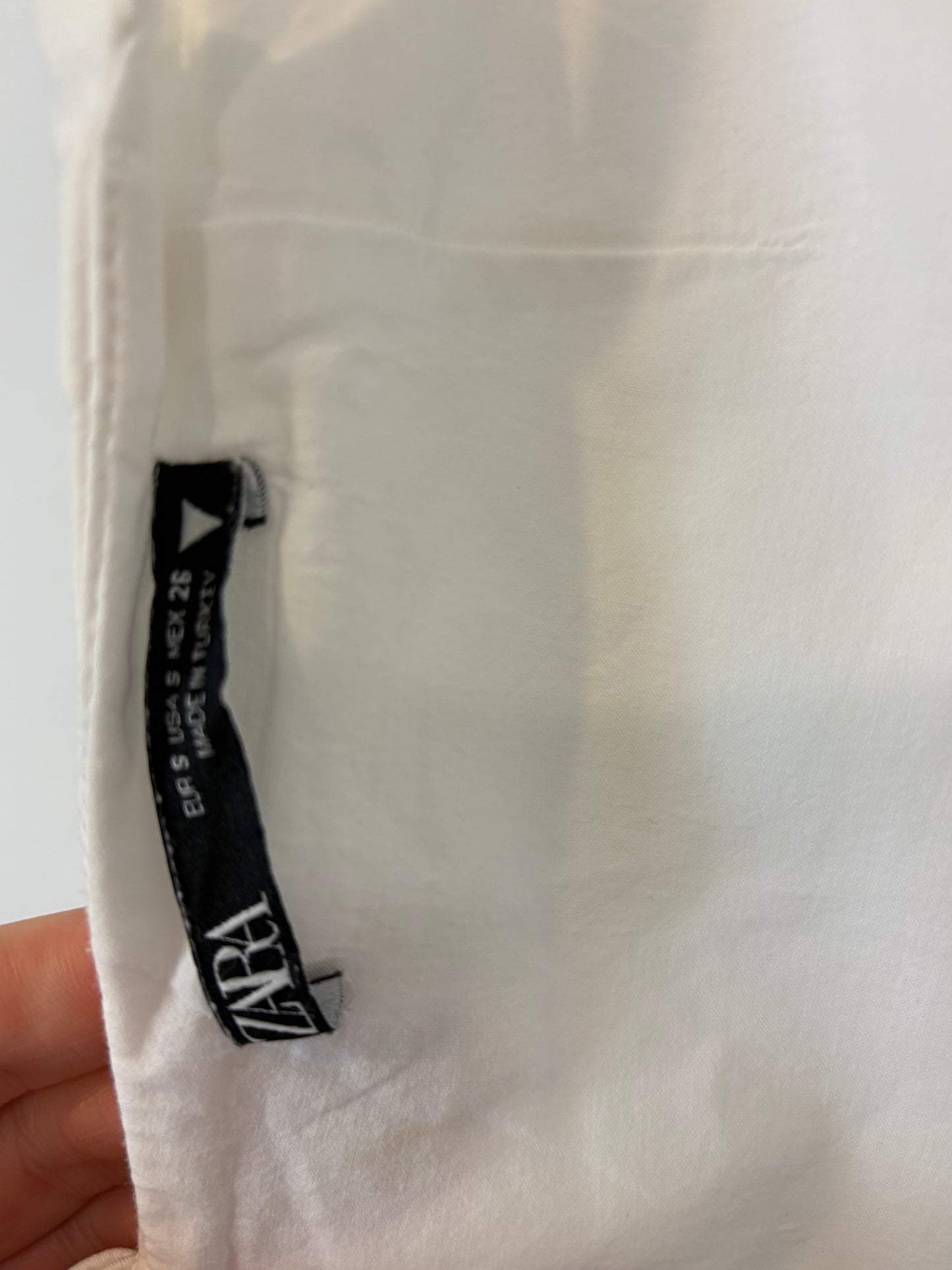 ZARA. Top blanco detalle espalda