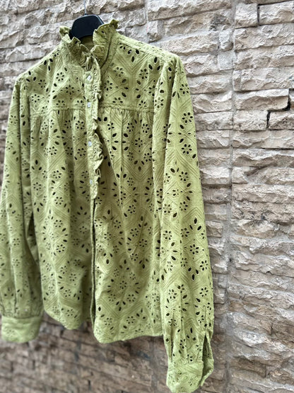 MAKSU. Blusa verde troquelada
